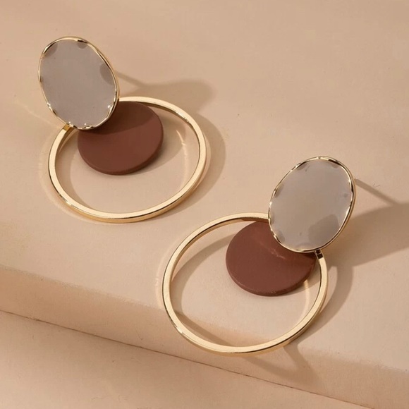 LAST Pair! Minimalist abstract taupe gold colorblock hoop earrings - Picture 7 of 9